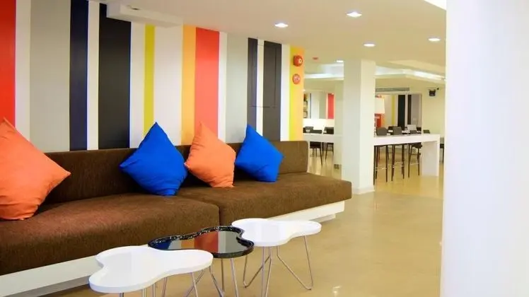 Grand Alpine Hotel Bangkok - Lobi