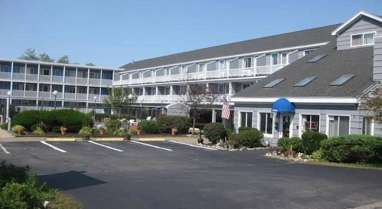 Grand Beach Inn