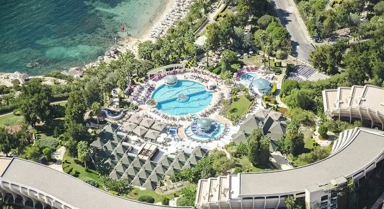 The Grand Blue Sky International - Dış Mekan