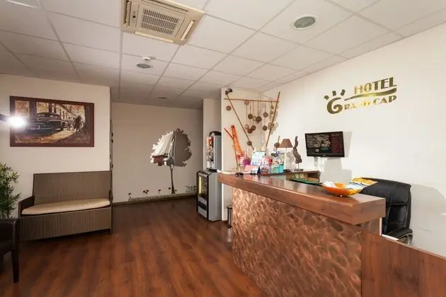 Hotel Grand Cap - Lobi