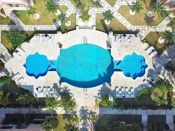 Grand Colony Island Villas - Havuz