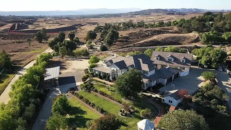 Grand Contento by Avantstay Extraordinary Estate w/ Pool, Hot Tub & Movie Room