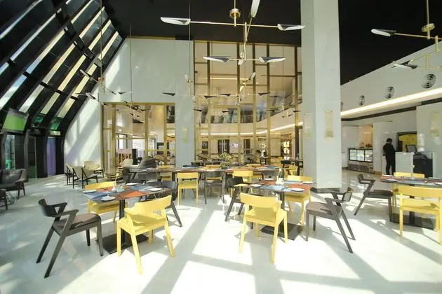 Grand DarulMakmur Hotel Kuantan - Yeme / İçme