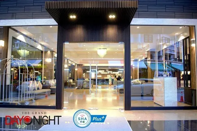 The Grand Day Night - Dış Mekan