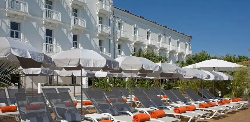 Grand Hotel des Sablettes Plage, Curio by Hilton
