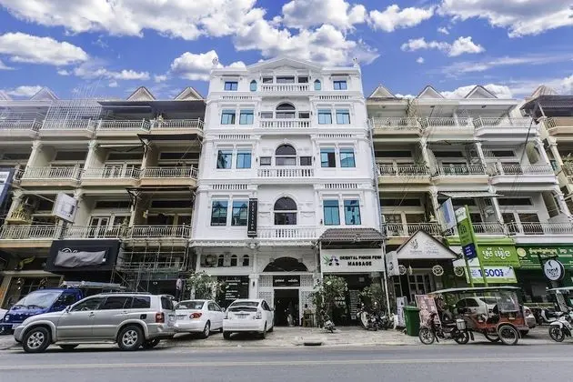 Grand Elevation Hotel