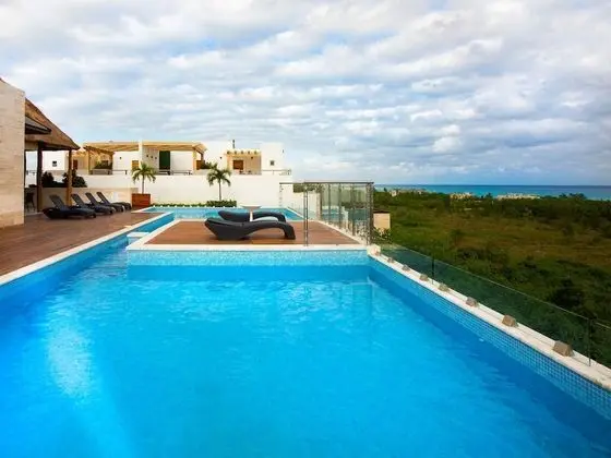Hotel Grand Fifty Suites - Havuz