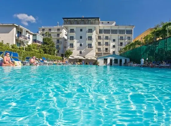 Grand Hotel Flora - Havuz