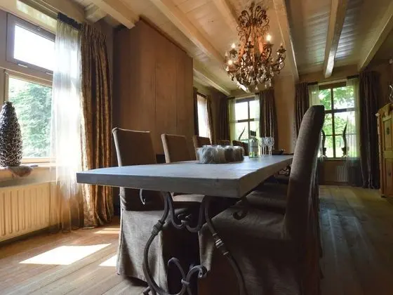 Grand Holiday Home in Alphen with Sauna & Hot Tub - Yerinde Yemek