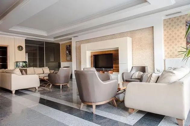 GRAND HOTEL AKŞEHİR - Lobi