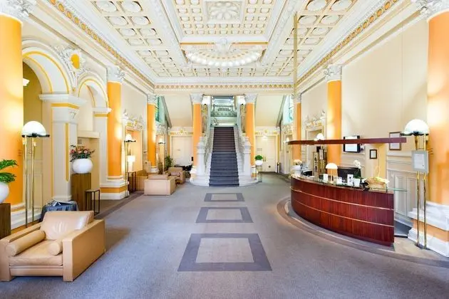 Grand Hôtel Du Tonneau D'Or - Lobi