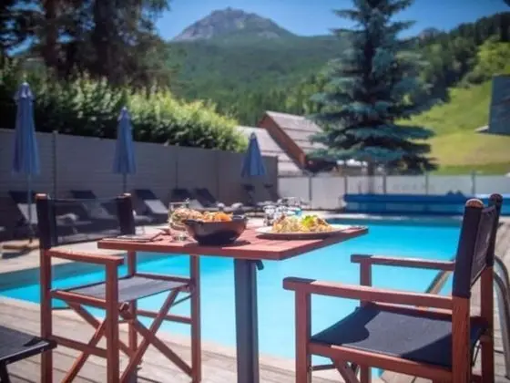 Grand Hôtel & Spa NUXE Serre Chevalier - Havuz