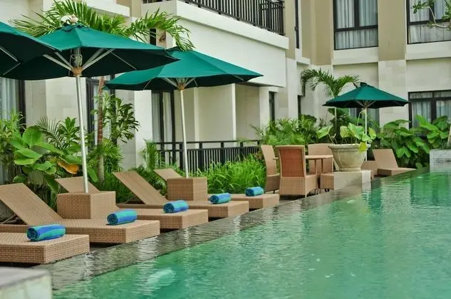 Grand Kuta Hotel and Residence - Havuz