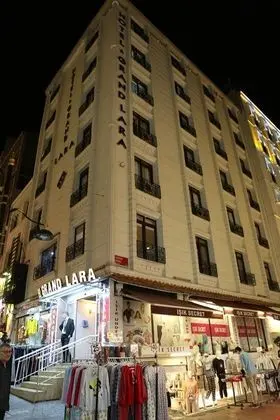Grand Lara Hotel - Gece Görünümü