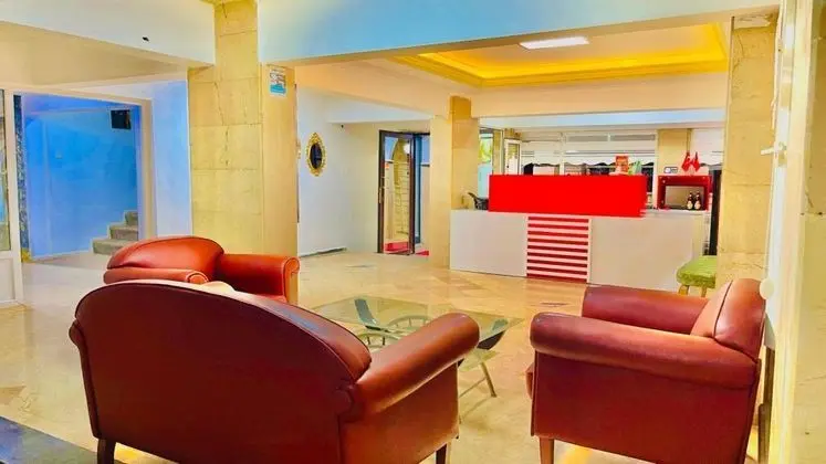Grand Lavin Hotel - Lobi