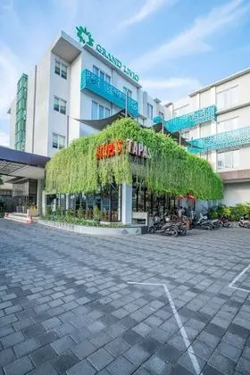 Grand Livio Kuta Hotel - CHSE Certified - Dış Mekan