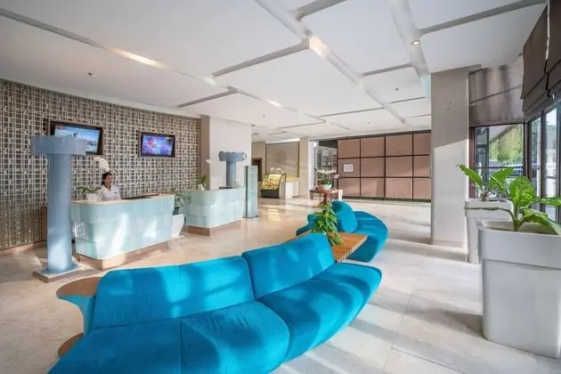 Grand Livio Kuta Hotel - CHSE Certified - Lobi