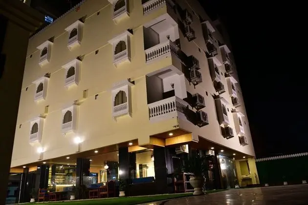 Hotel Grand Lotus Inn - Dış Mekan