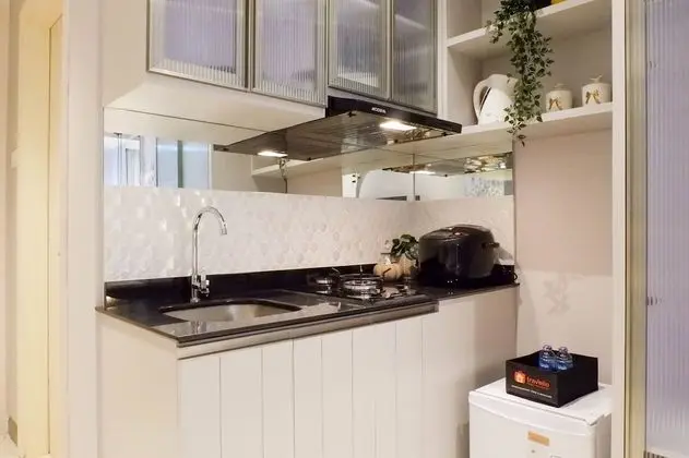 Grand Luxurious And Spacious Studio At Benson Supermall Mansion Apartment - Mutfak