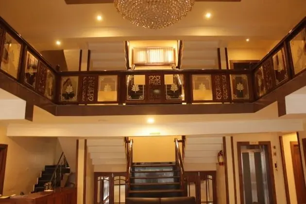 Hotel Grand M.S Srinagar - İç Mekan