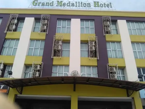 GRAND MEDALLION HOTEL