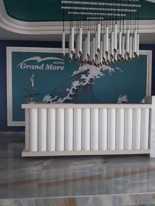Hotel Grand More - Lobi