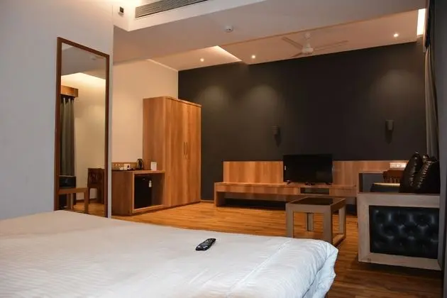 The Grand Neelam Hotel