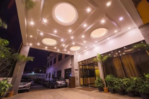 Hotel Grand Palace Chennai - Dış Mekan
