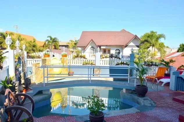 Grand Peninsula Suites