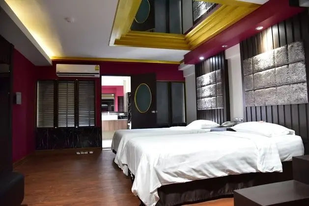 GRAND PINK HOTEL