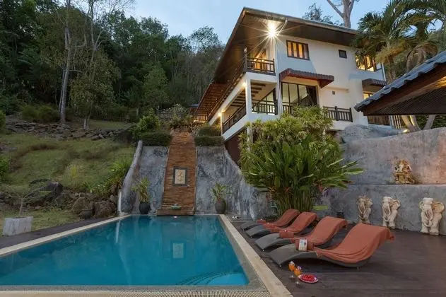 Grand Pool Villa
