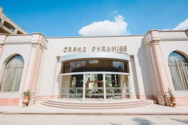 Grand Pyramids Hotel