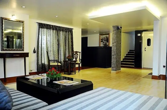 The Grand Serenity Apartment Hotel - Lobi