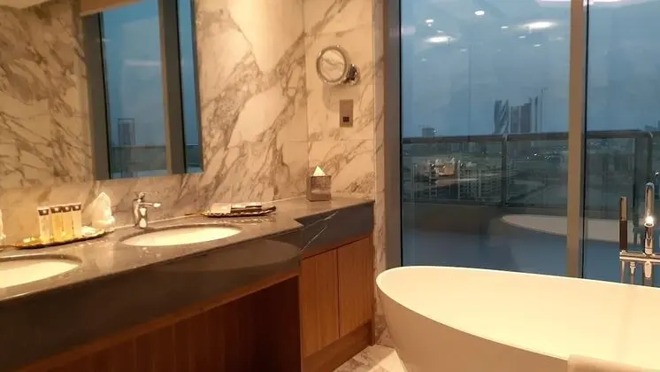 Grand Swiss-Belhotel Waterfront Seef - Spa