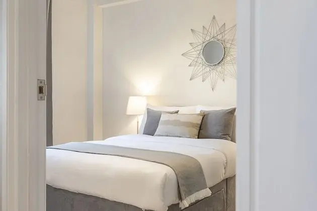 Grand Swiss Cottage Apartment - Oda