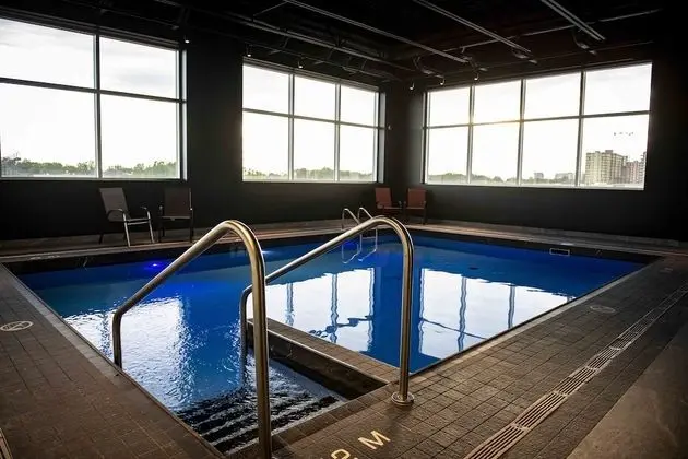 Grand Times Hotel Laval - Centropolis - Havuz
