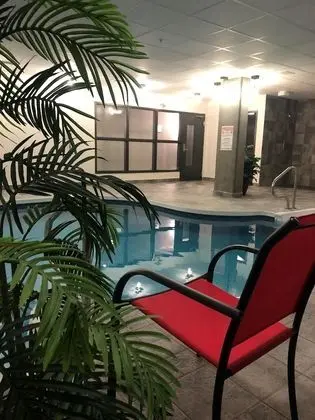Grand Times Hotel Quebec City Airport - Havuz