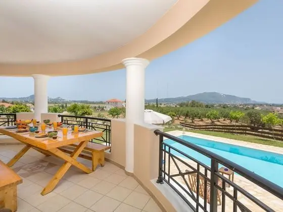 Grand Villa on top of a Hill With Endless bay Views, Private Pool, South Coast - Dış Mekan