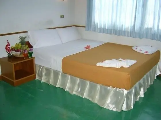 Grand Tower Hotel - Oda