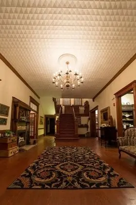 Grand Victorian Inn - Lobi
