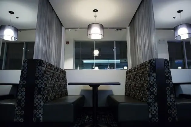 The Grand Winnipeg Airport Hotel by Lakeview - Yerinde Yemek