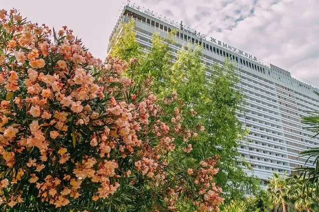 Grand Hotel Zhemchuzhina - Dış Mekan