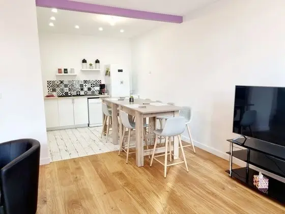 Grande Maison de Ville Rénovée Avec Cour Intérieure - Yerinde Yemek
