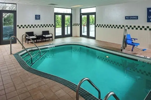 Grandstay Hotel & Suites Appleton - Havuz