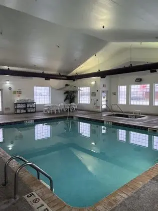 GrandStay Hotel & Suites Becker Big Lake - Havuz