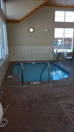Grandstay Hotel Suites Thief River Falls - Havuz