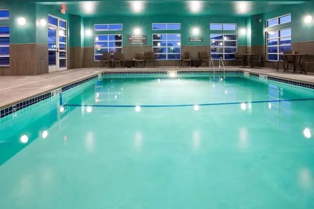 GrandStay Hotel and Suites - Havuz