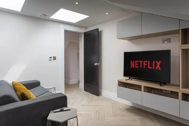 Grayson Court by Deardon Properties - Bar