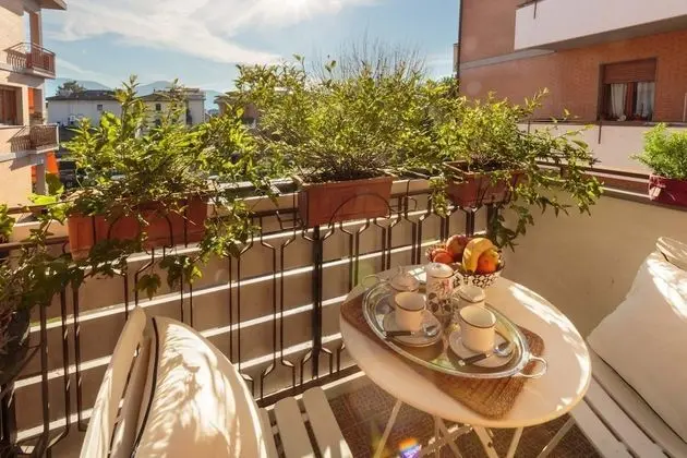 Graziella Luxury Apartment 2 Bedrooms Terrace and Private Parking Downtown Lucca - Oda