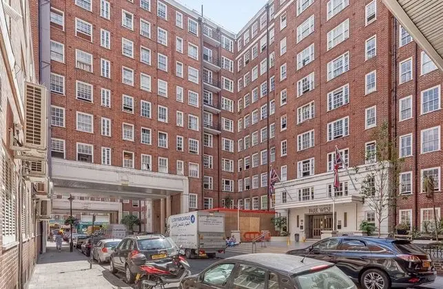 Great 2 Bed, 2 Bath Apartment Next to Hyde Park